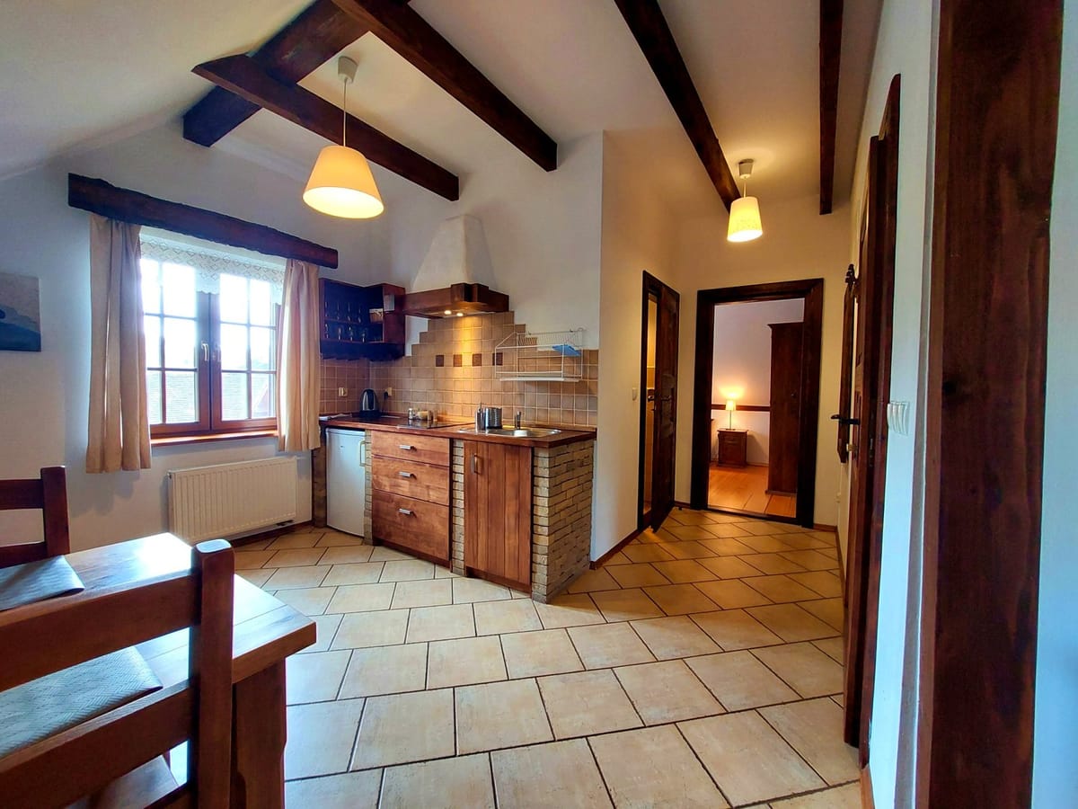 Apartament na piętrze z aneksem kuchennym i balkonem