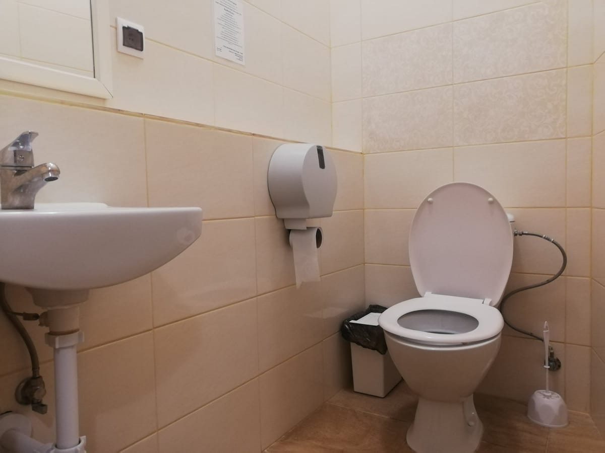 Mały pokój z 2 łóżkami pojedynczymi