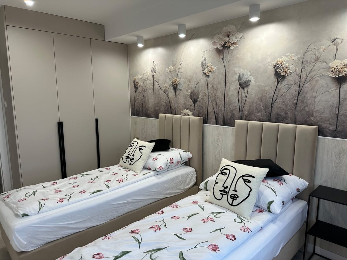 Nowoczesny apartament z dwoma sypialniami i garażem